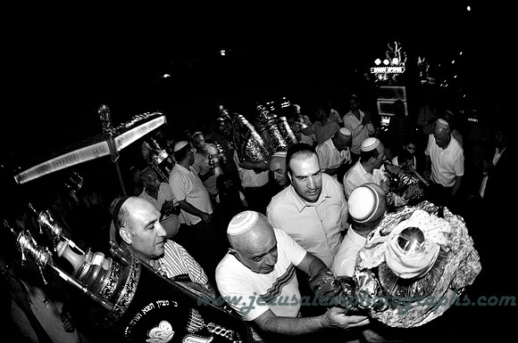 Hachnasat Sefer Torah Street Party 2