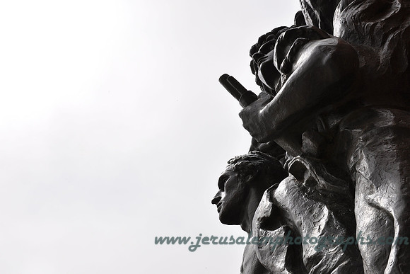 Memorial to the Warsaw Ghetto Uprising, Yad Vashem